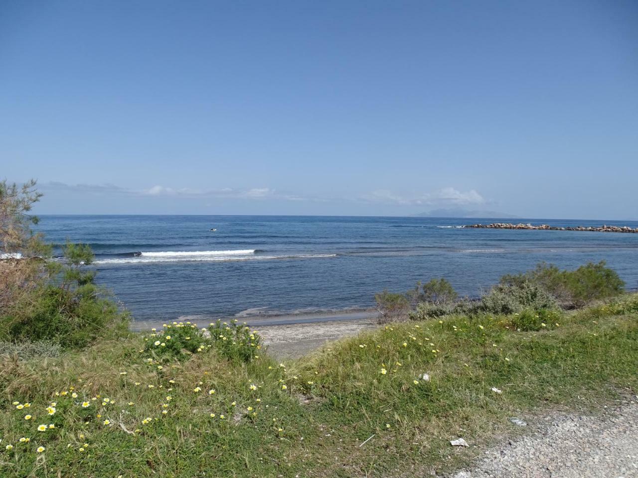 Nama Beach House 모노리토스 외부 사진